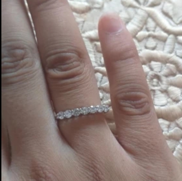 ❤ HOST PICK Dazzling Round Engagement Ring - Picture 4 of 6